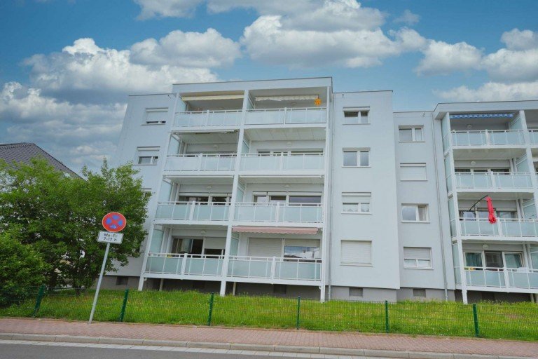 Hauptbild: 3-Zimmer-Wohnung mit Balkon, Stellplatz und Entwicklungspotenzial in Erlensee