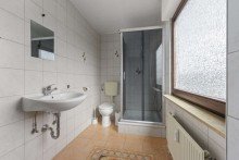Badezimmer Au�ergew�hnliches Wohn- und Gewerbehaus in ruhiger Lage