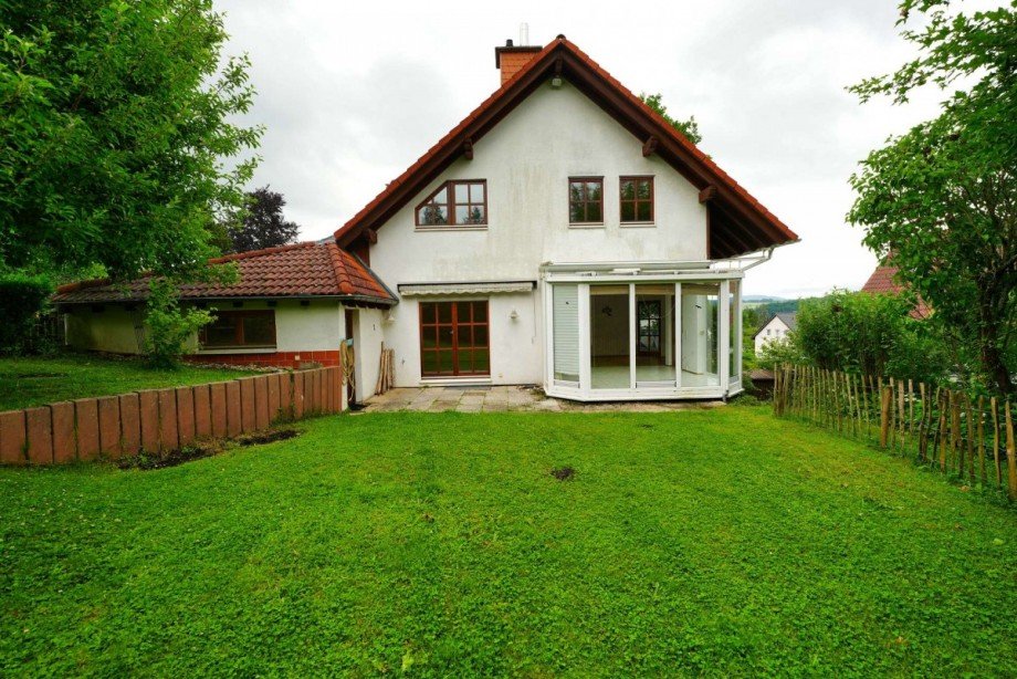 Hausansicht vom Garten Maisonettewohnung W�chtersbach