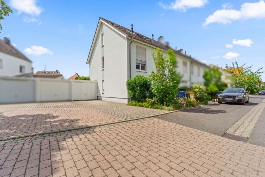 Titelbild Au�enansicht Reihenendhaus Hanau