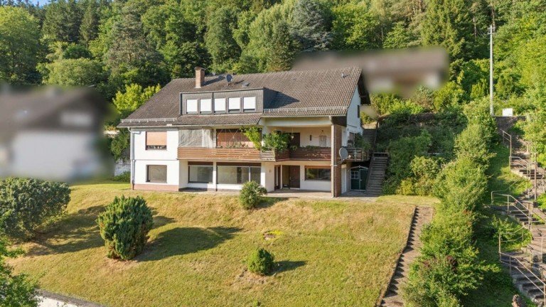 Hauptbild: Gro�z�giges Mehrfamilienhaus mit Charakter, Substanz und vielf�ltigem Entwicklungspotenzial