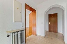 Flur Gro�z�giges Mehrfamilienhaus mit Charakter, Substanz und vielf�ltigem Entwicklungspotenzial