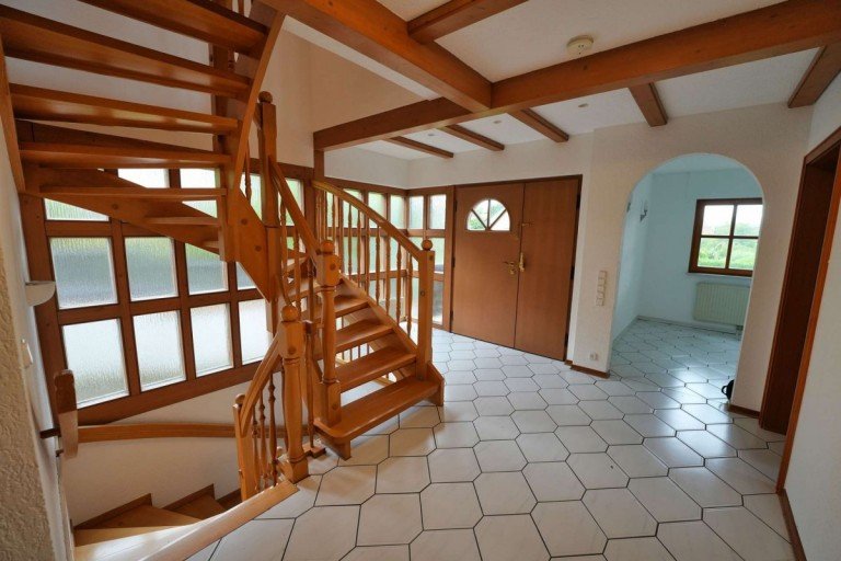 Eingangsbereich W�chtersbach Maisonettewohnung Familienfreundliche 5-Zimmer-Maisonette mit Wintergarten, Garten und Garage in ruhiger Lage